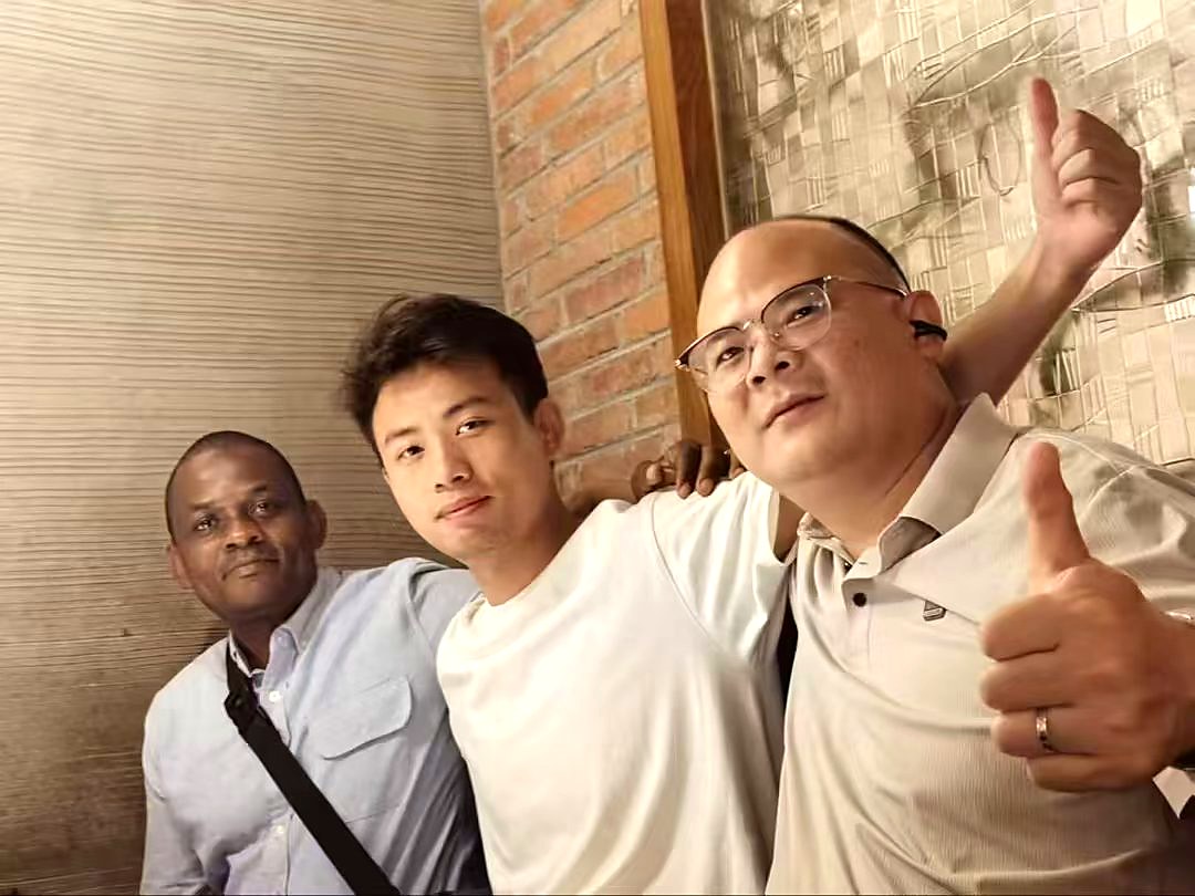 Client Team Photo with yuanmhe Staff