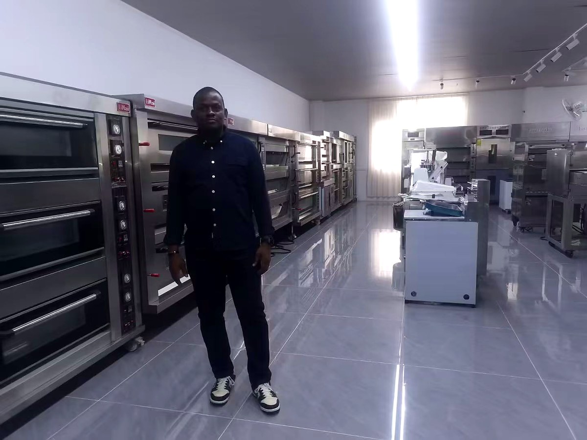 Client in yuanmhe Product Showroom